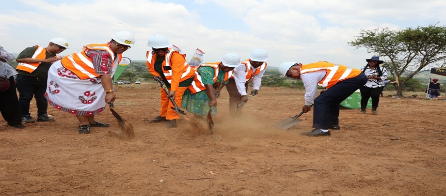 Premier Chupu Mathabatha, MEC for Department Sport, Arts and Culture Nakedi Sibanda Kekana and MEC for Public Works, Roads and Infrastructure Mme Nkakareng Rakgoale during Limpopo Provincial Theatre Sod turning in Polokwane.

 